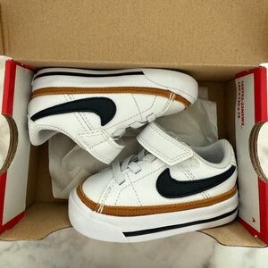 TODDLER NIKE SIZE 4